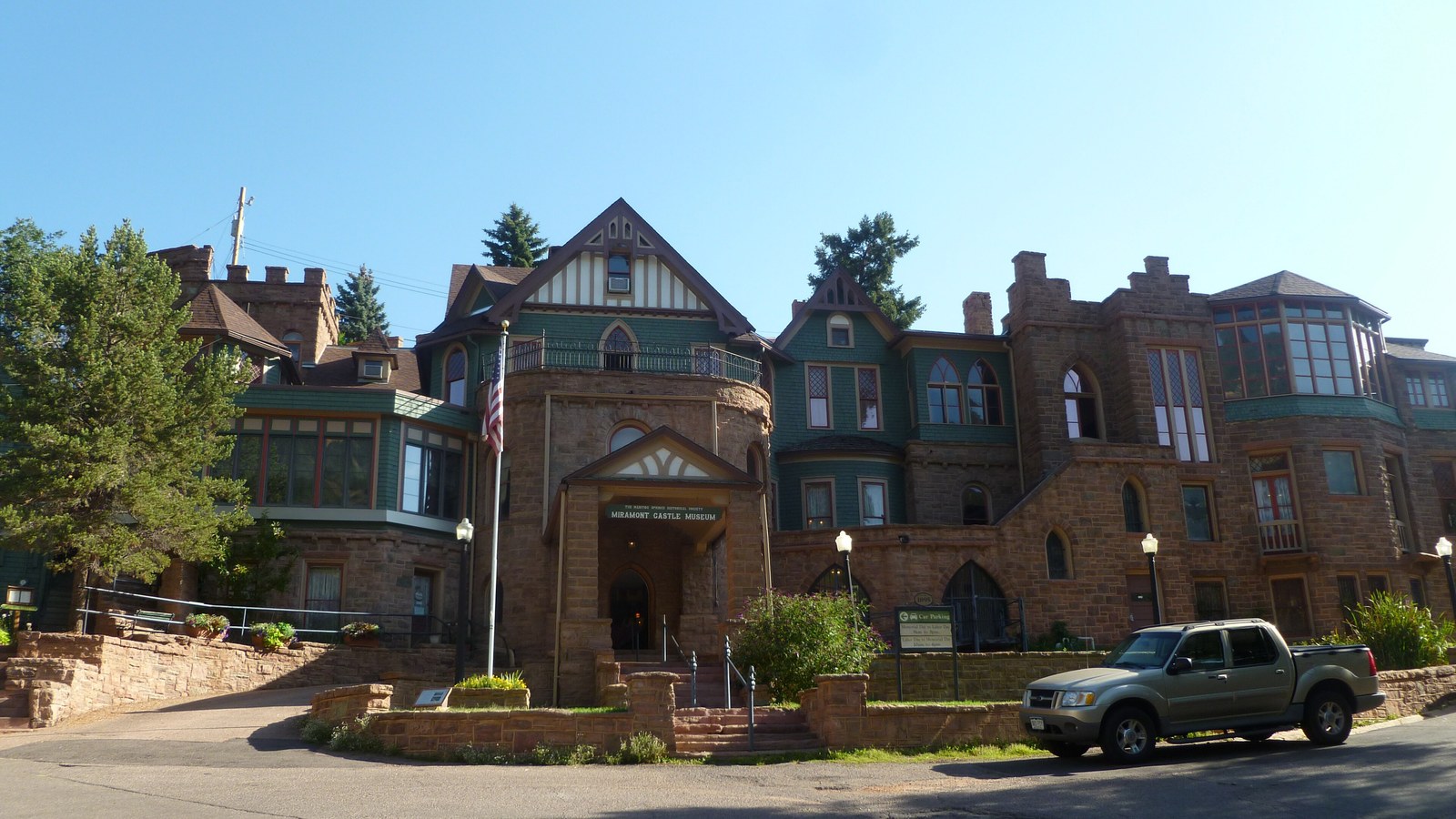 Photo of Miramont Castle
