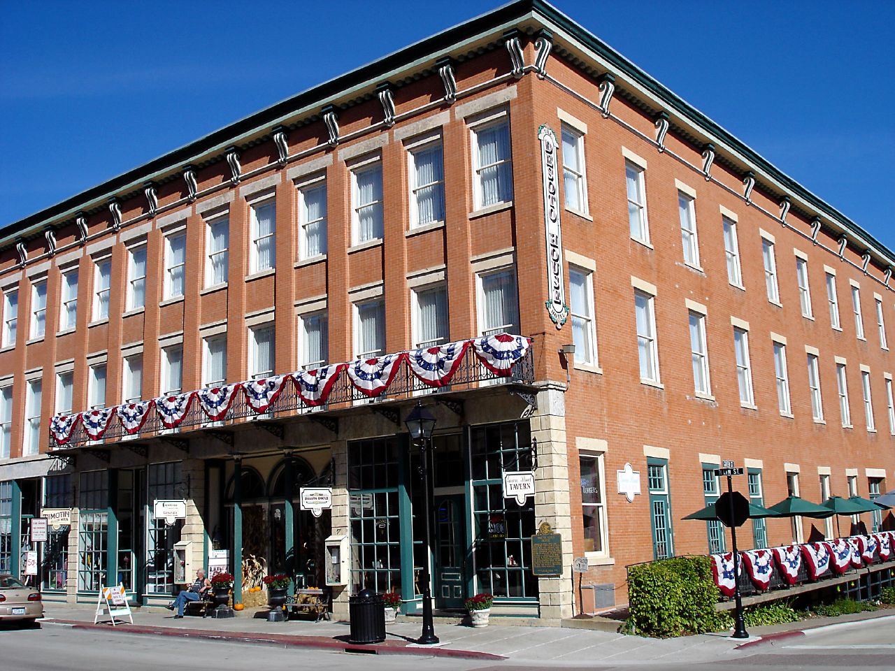 Photo of DeSoto House Hotel