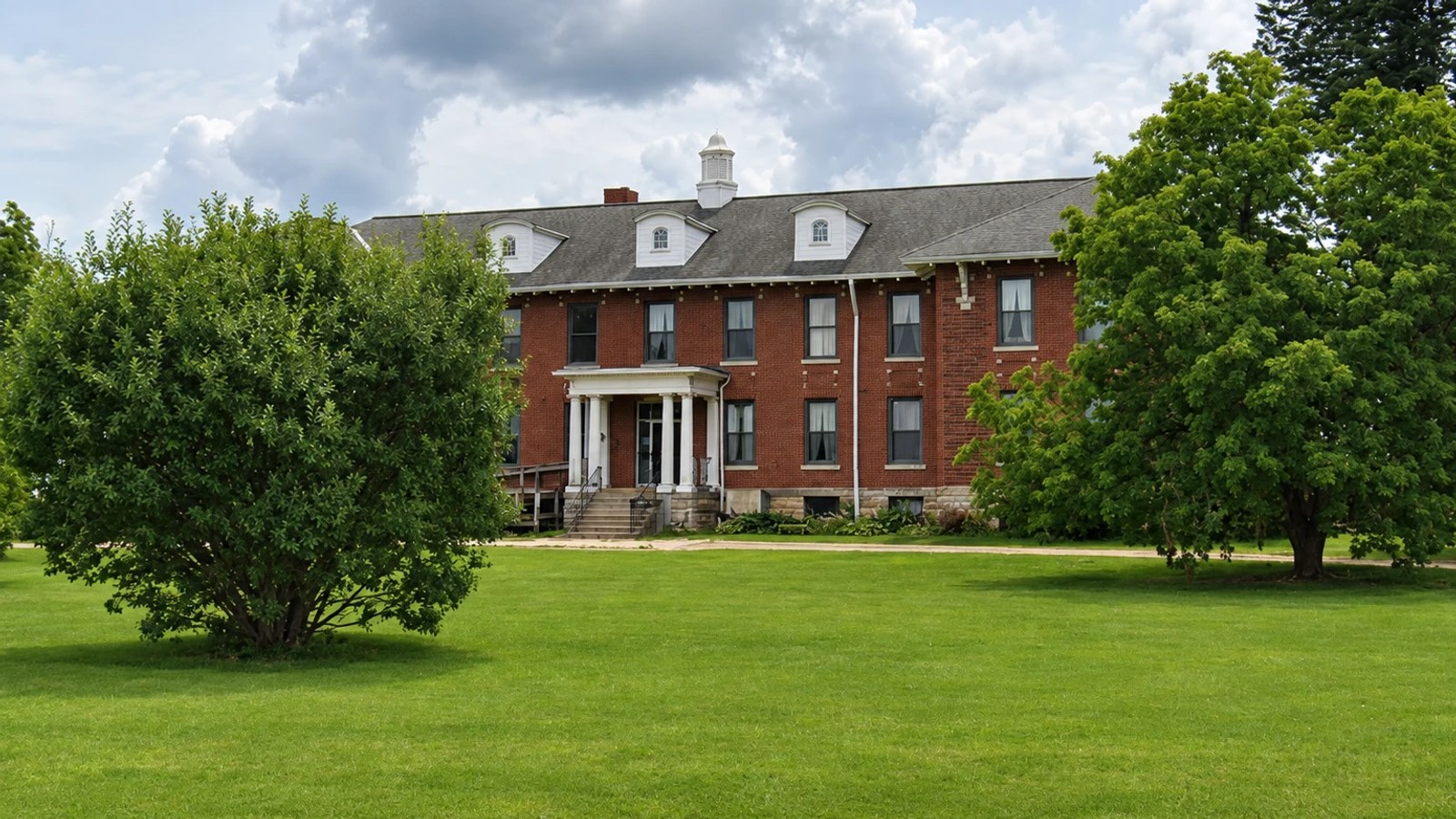 Photo of Edinburgh Manor
