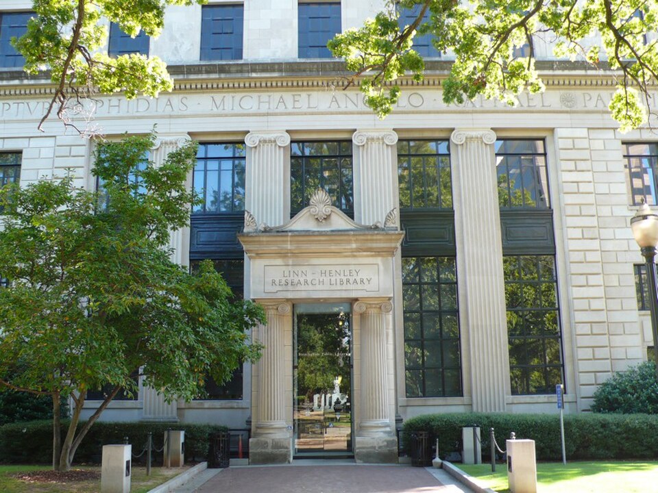 Photo of Linn-Henley Research Library
