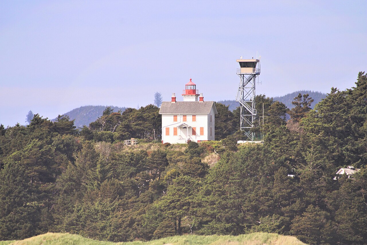 Photo of Yaquina Bay Lighthouse
