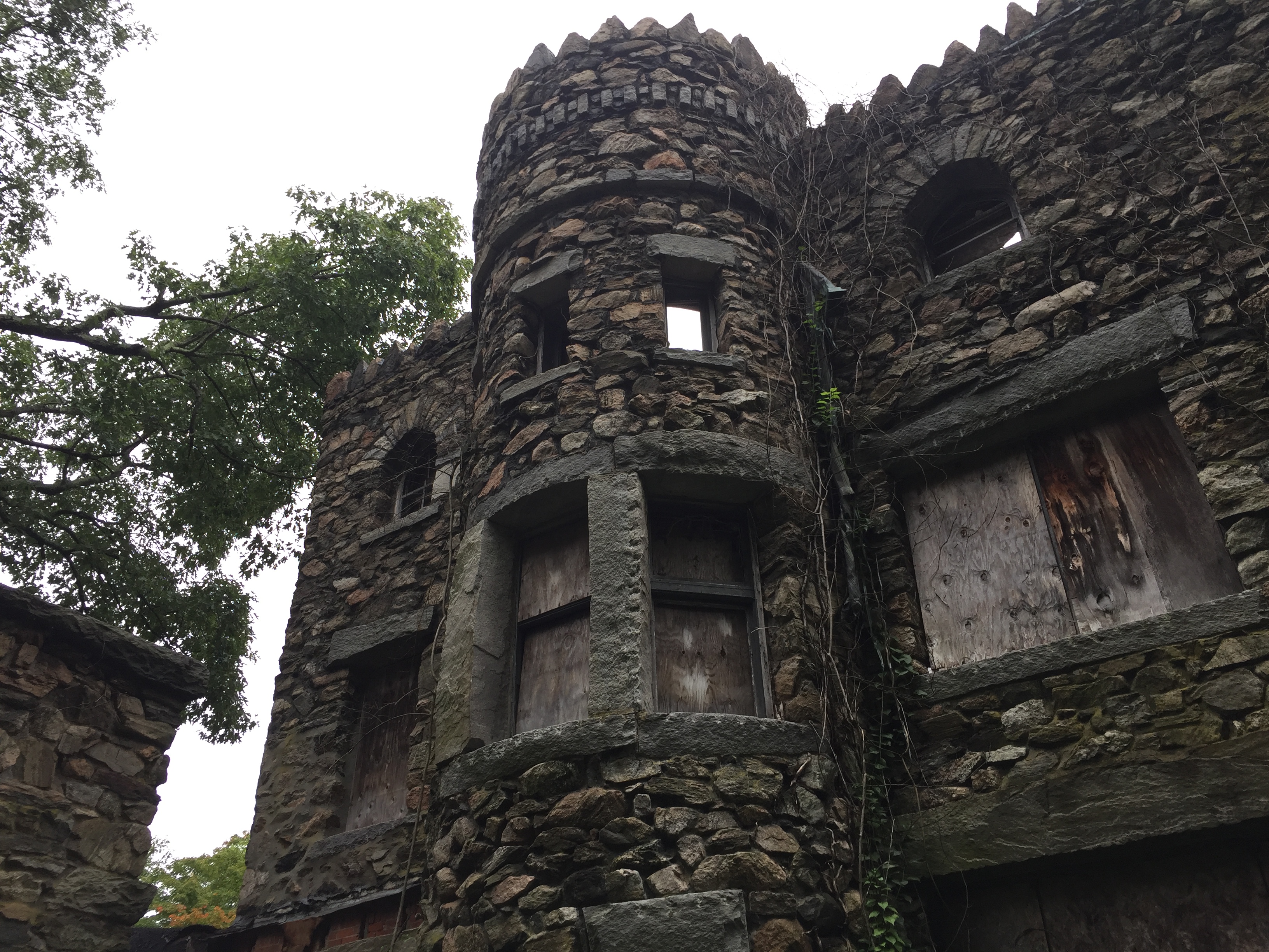 Photo of Tarrywile Park & Hearthstone Castle