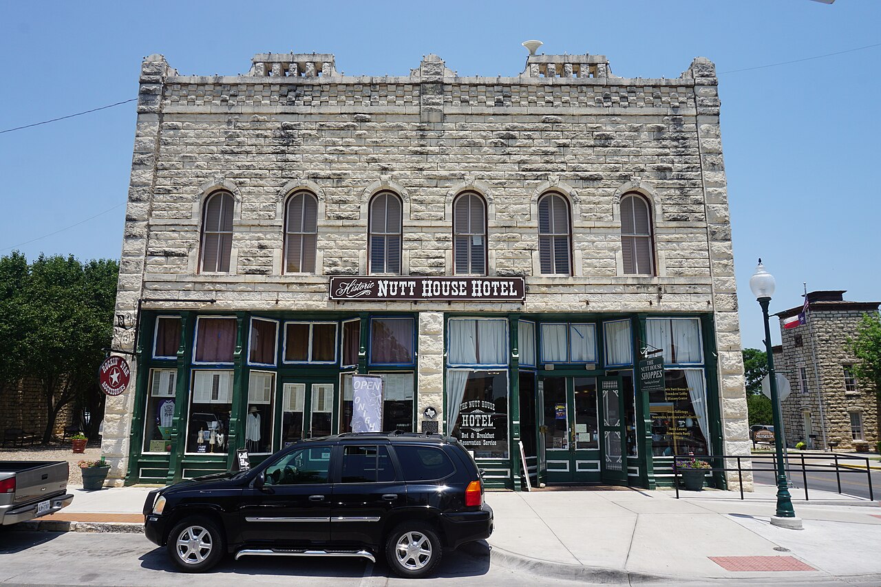 Photo of Nutt House Hotel