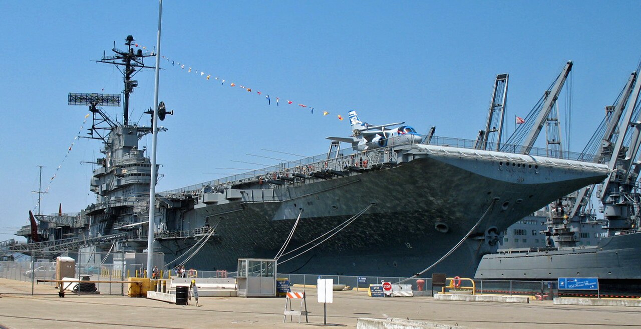 Photo of USS Hornet