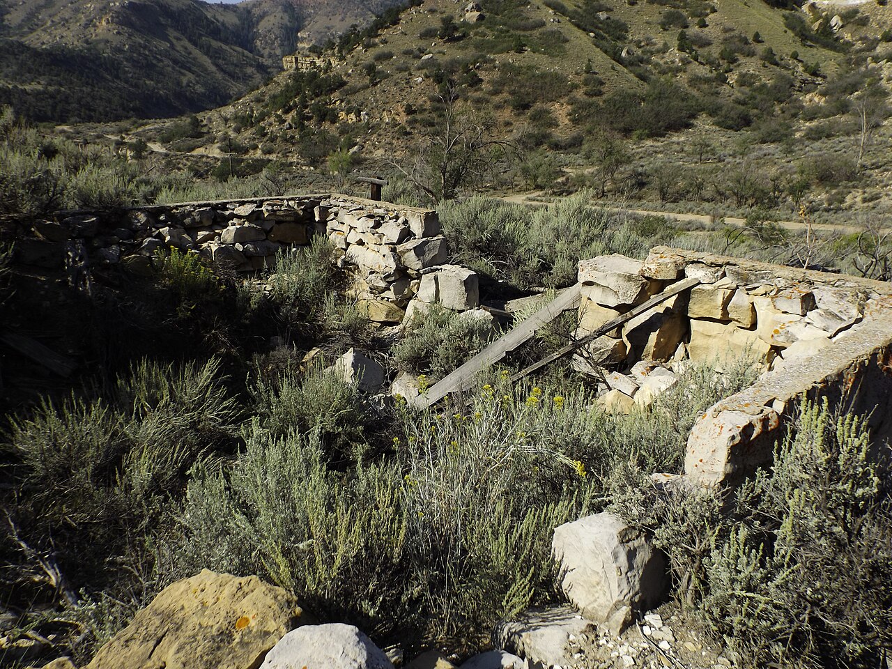 Photo of Spring Canyon (The White Lady)