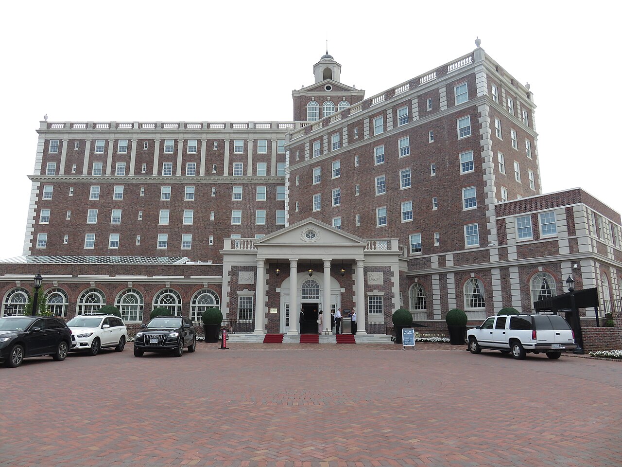 Photo of Cavalier Hotel