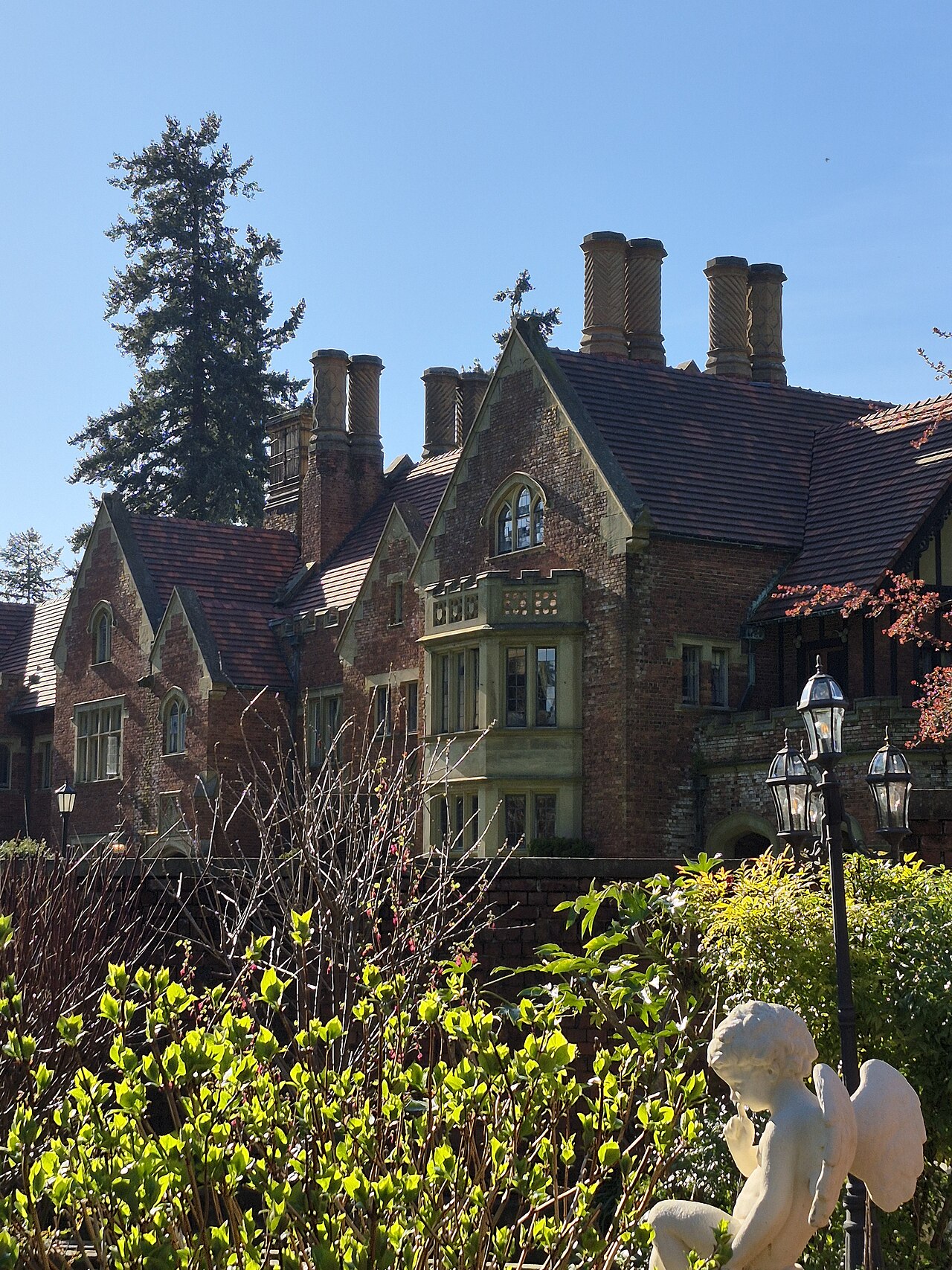 Photo of Thornewood Castle